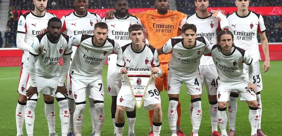 Equipo de AC Milan posando para foto