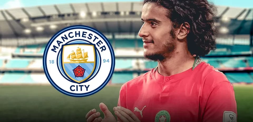 Jugador de Manchester City en campo de fútbol