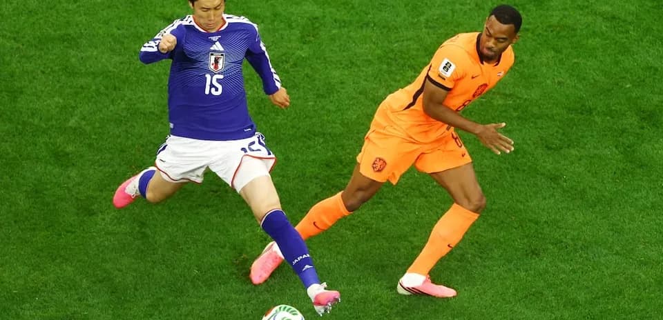 Jugador de Japón y Países Bajos en acción