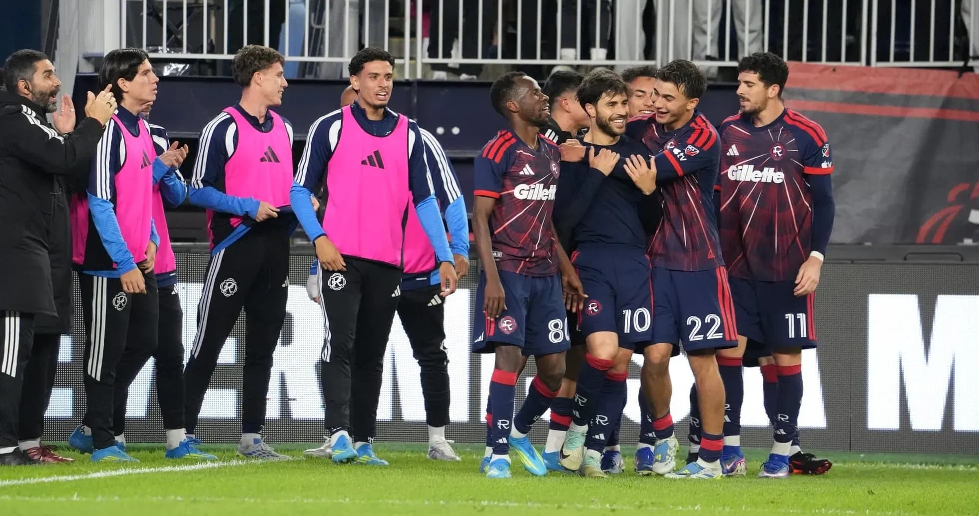Jugadores de Connecticut FC celebrando un gol
