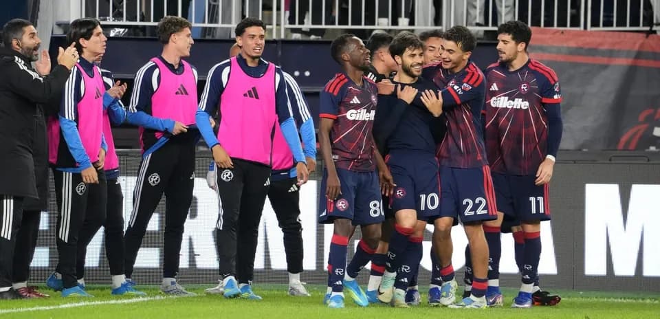 Jugadores de Connecticut FC celebrando un gol