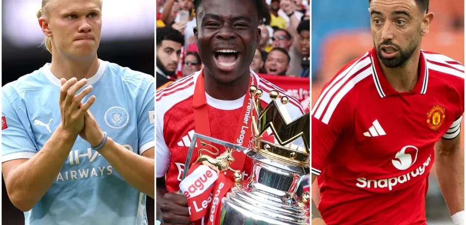 Tres jugadores de fútbol posando juntos