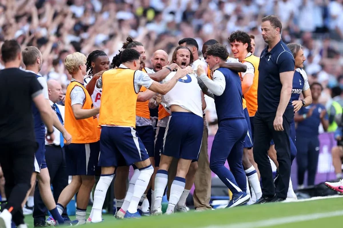 Celebración de jugadores de Tottenham en el partido