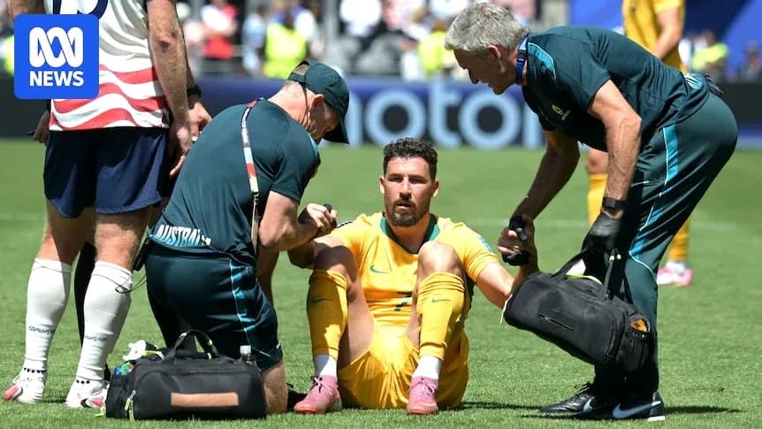 Jugador australiano sentado recibiendo atención médica