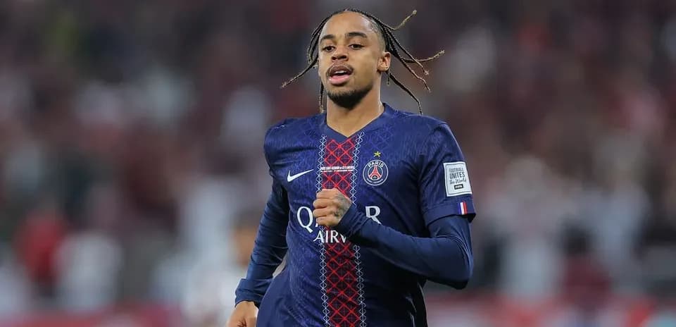 Jugador de PSG corriendo durante un partido