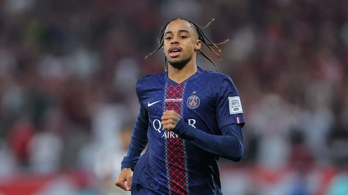 Jugador de PSG corriendo durante un partido