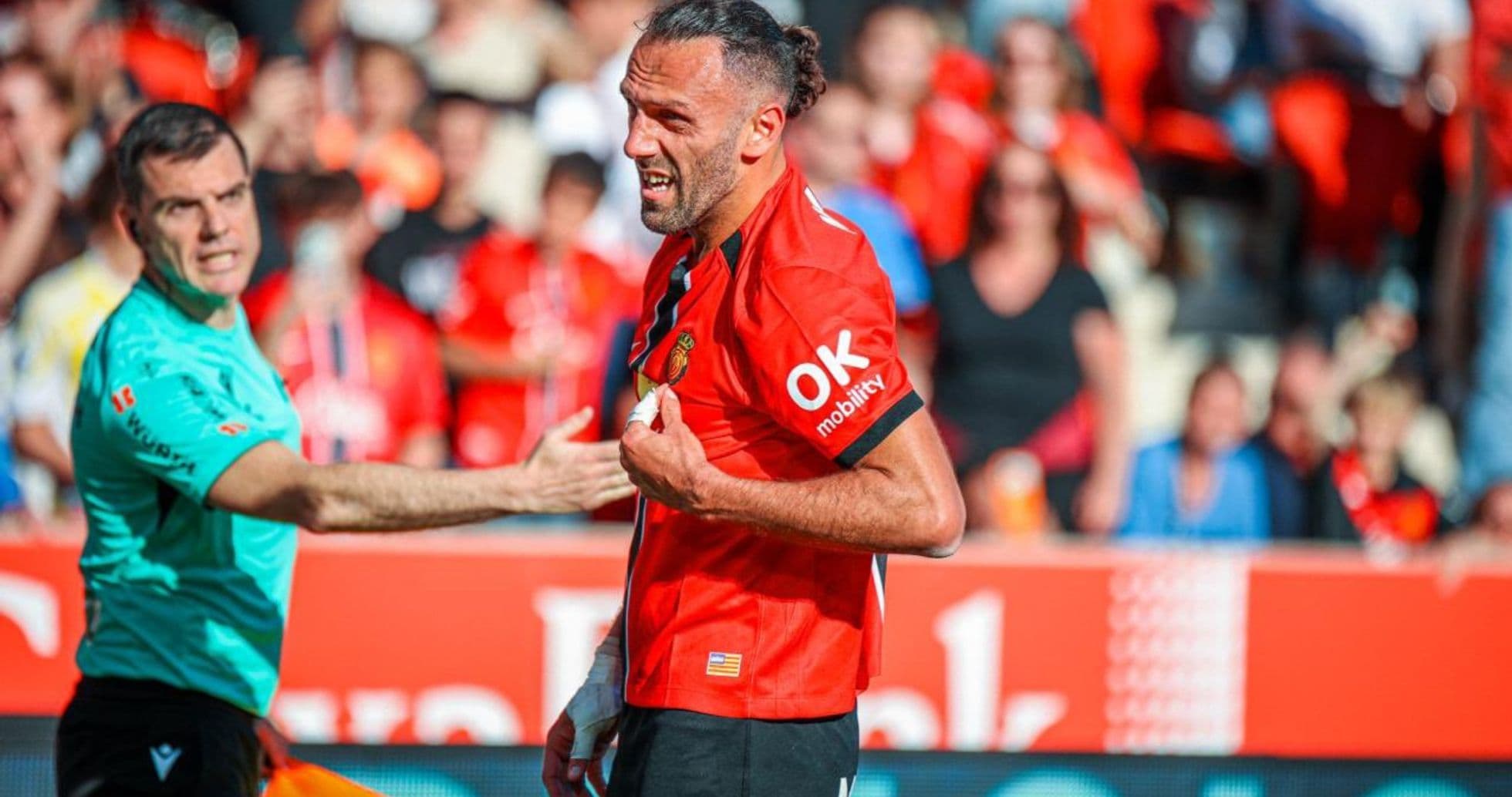 Jugador de Mallorca en acción durante el partido