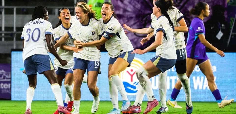 Jugadoras celebrando un gol del Washington Spirit