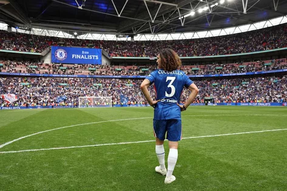 Jugador de Chelsea en el campo de Wembley