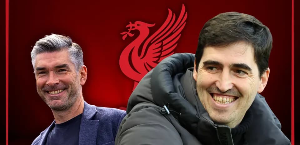 Entrenadores sonrientes con fondo de Liverpool