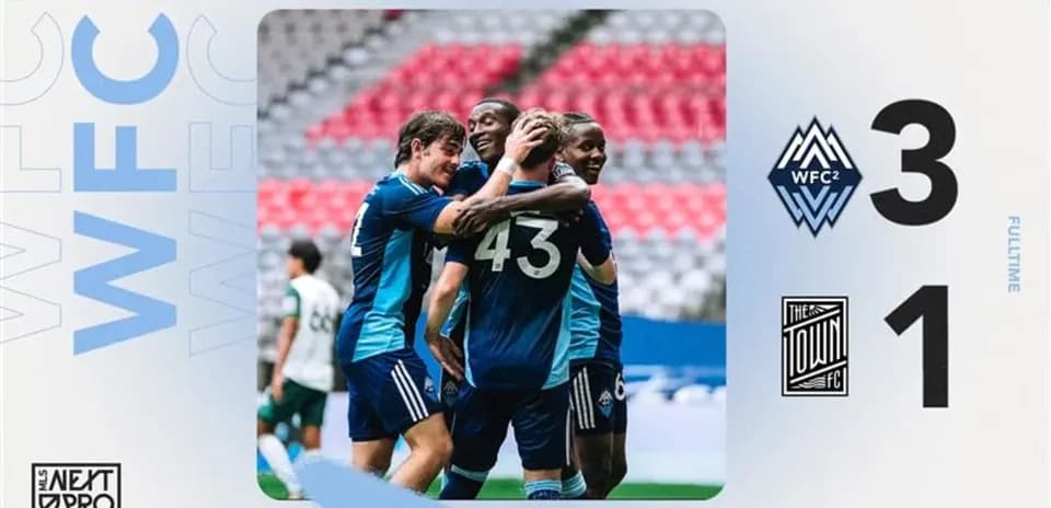 Jugadores de Vancouver Whitecaps II celebrando gol