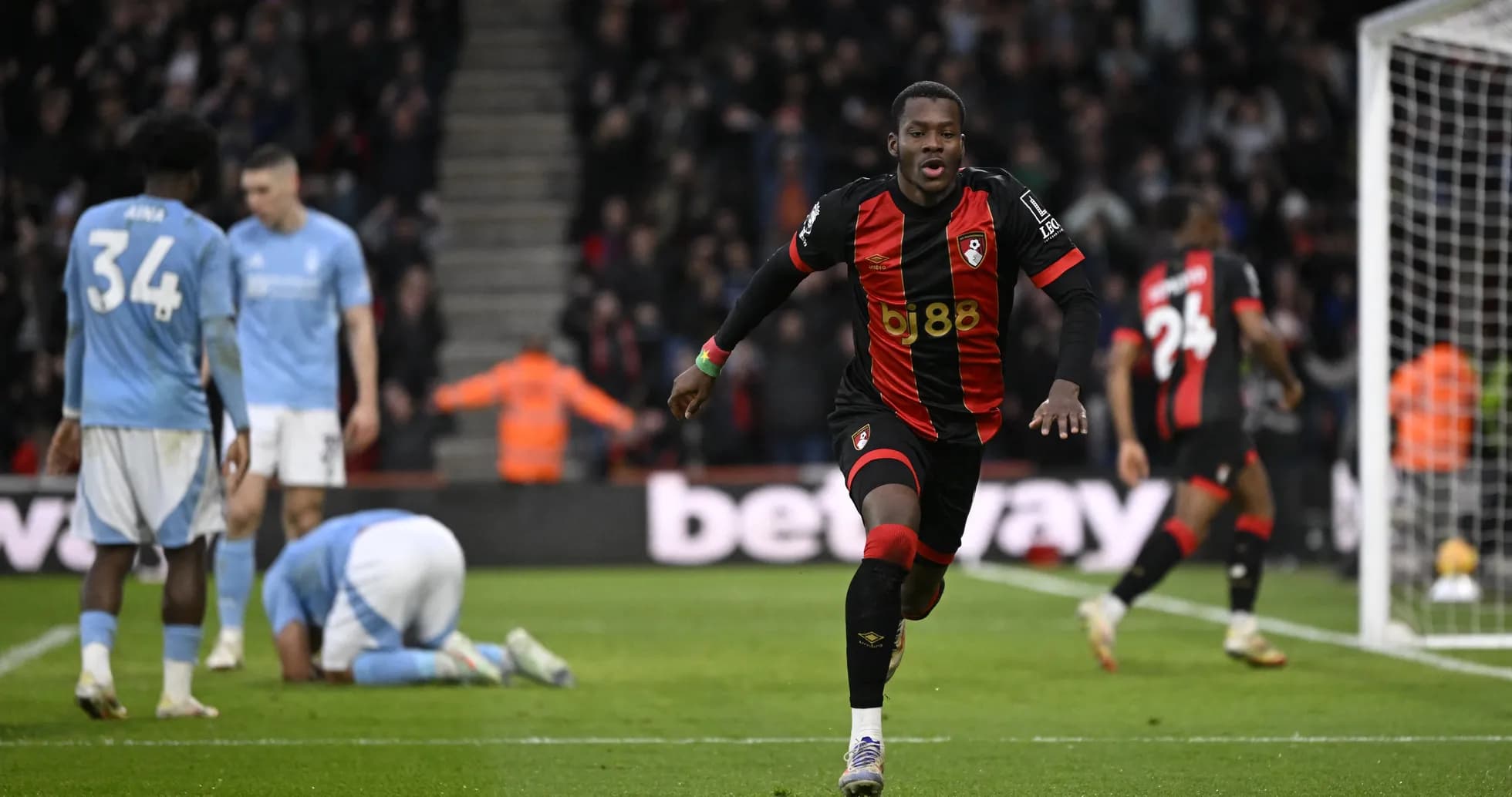 Jugador de Bournemouth celebra un gol
