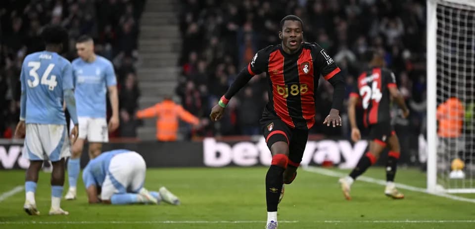 Jugador de Bournemouth celebra un gol