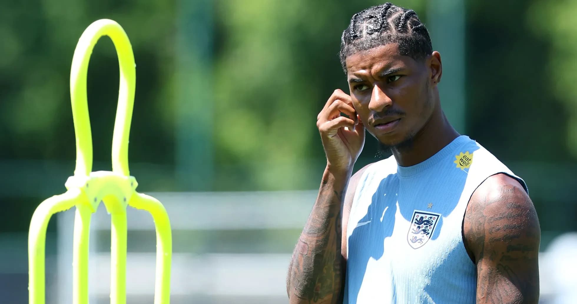 Jugador durante sesión de entrenamiento en el campo