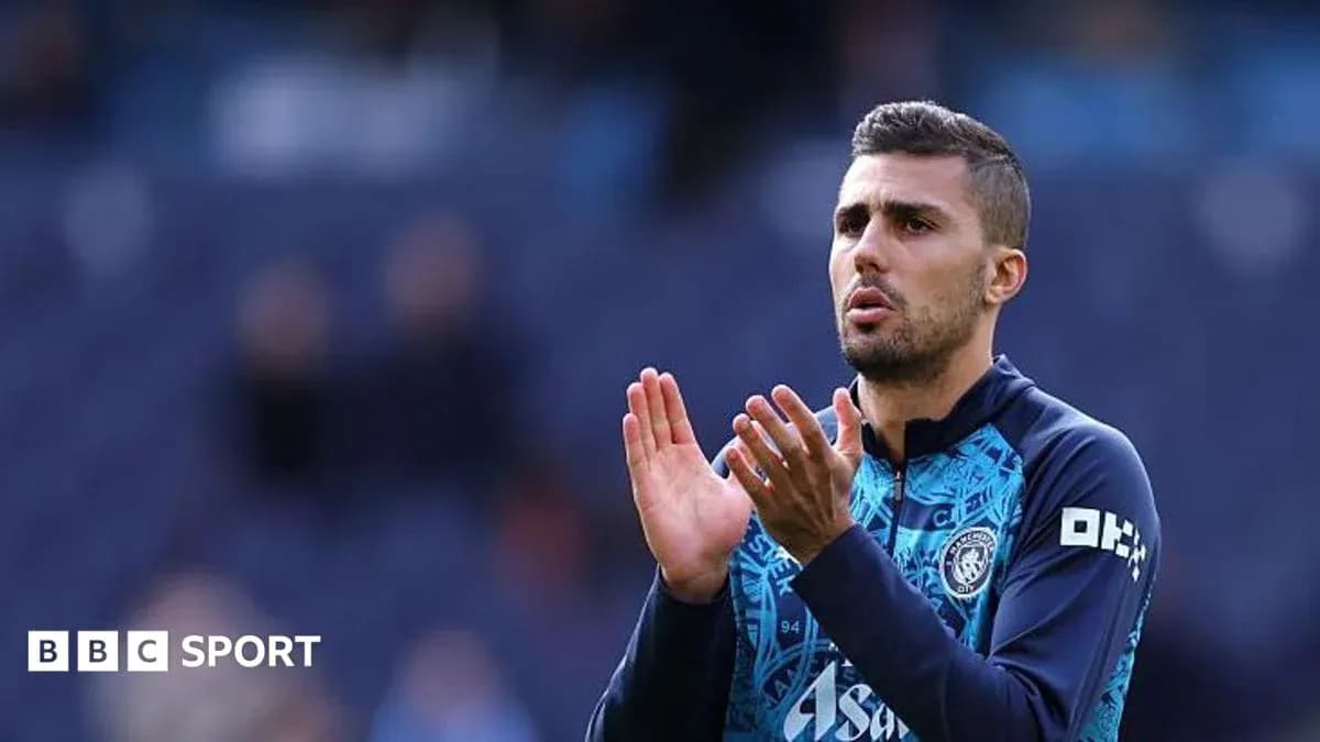 Jugador aplaudiendo durante calentamiento en el campo