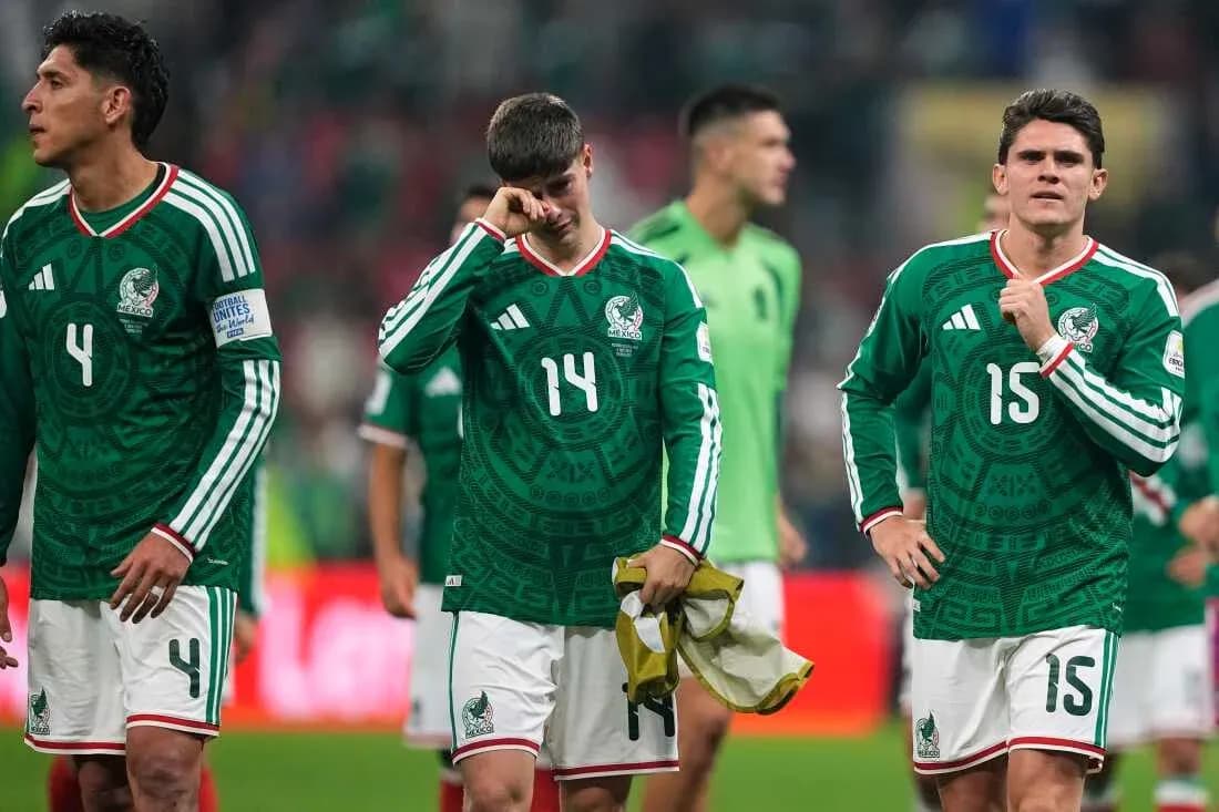 Jugadores de México tras el partido