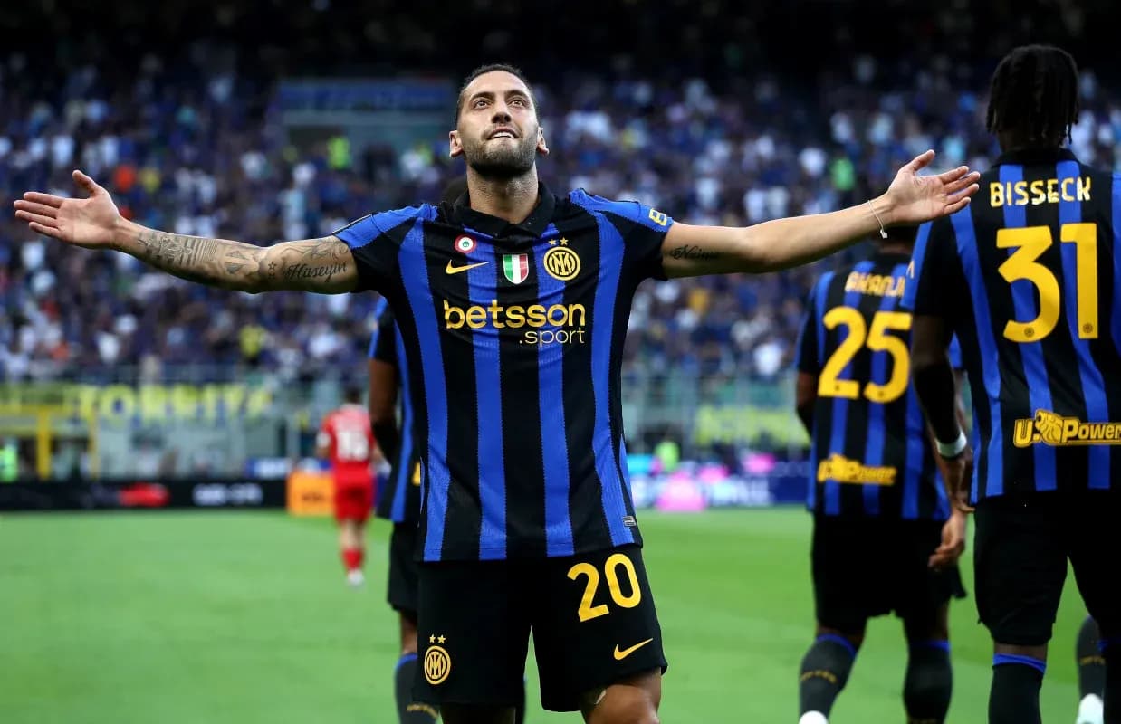 Jugador de Inter celebrando un gol en el partido Jugador de Inter celebrando un gol en el partido