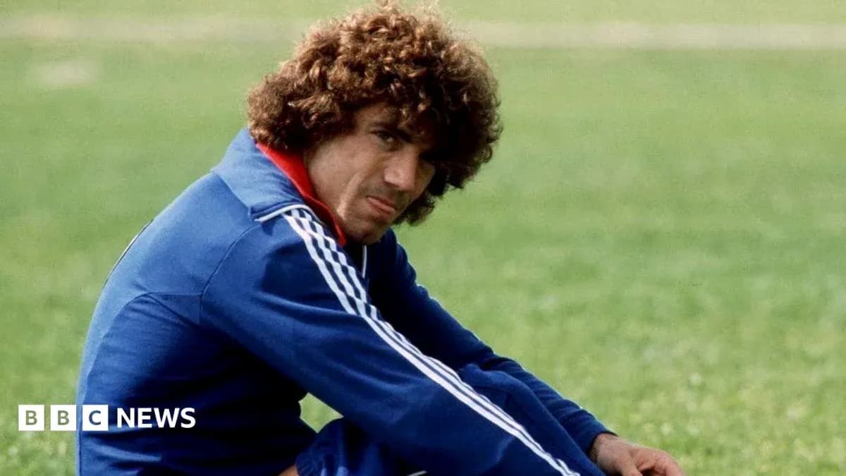 Jugador sentado en el campo durante entrenamiento
