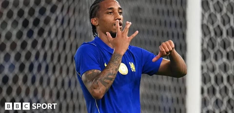 Jugador celebrando un gol en partido de fútbol