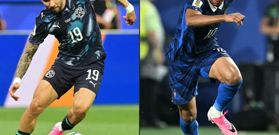 Jugadores de Paraguay y Francia en el partido