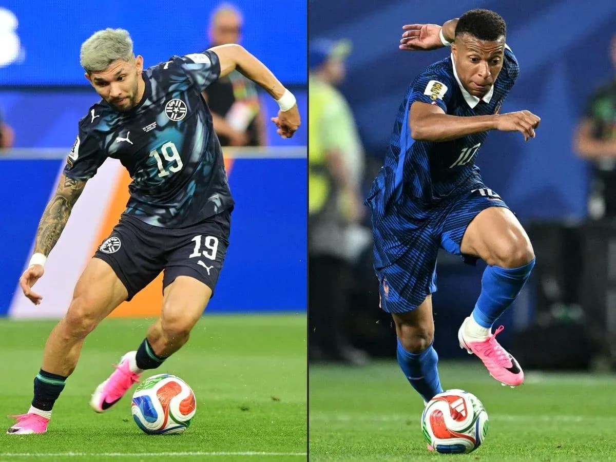 Jugadores de Paraguay y Francia en el partido