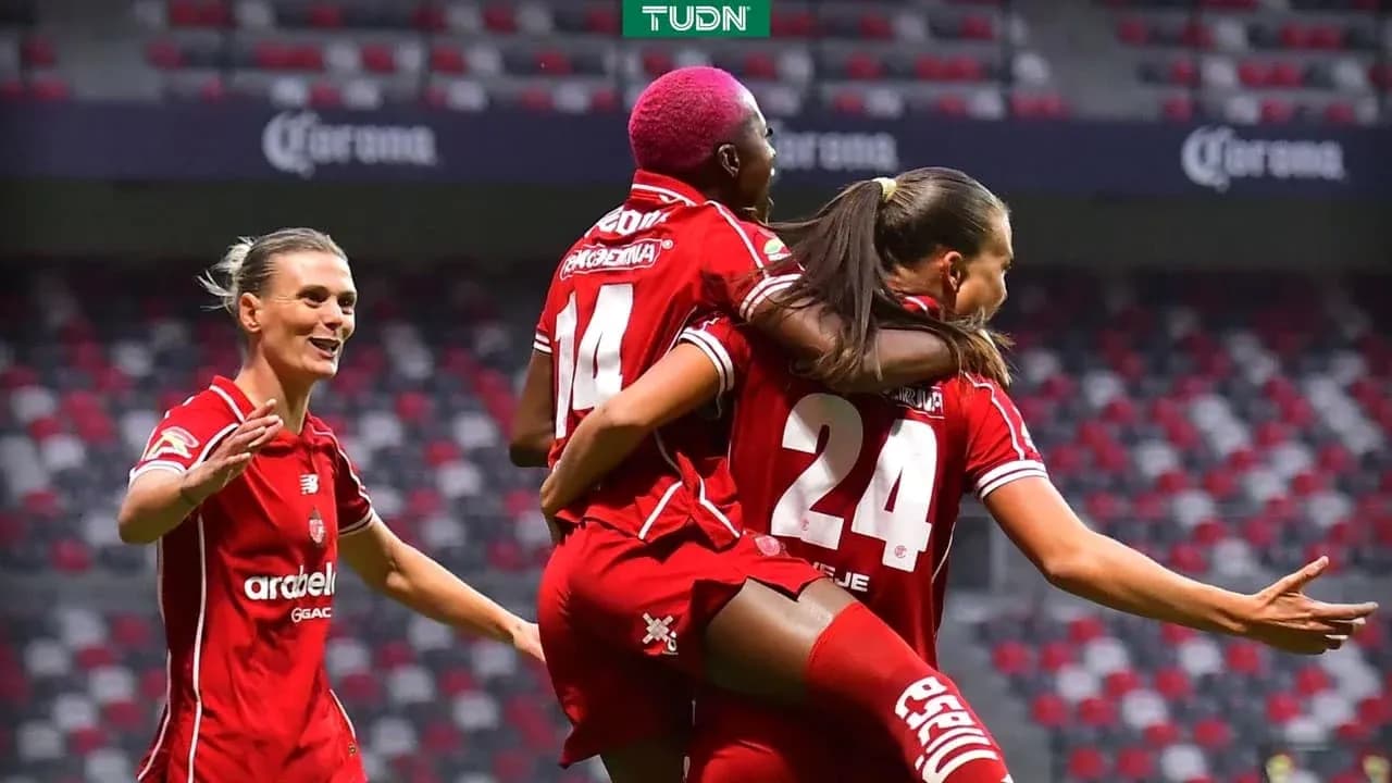 Jugadoras de Toluca celebrando un gol