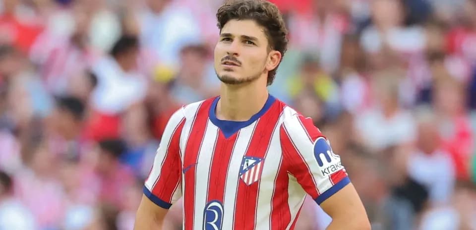 Jugador del Atlético de Madrid en el campo