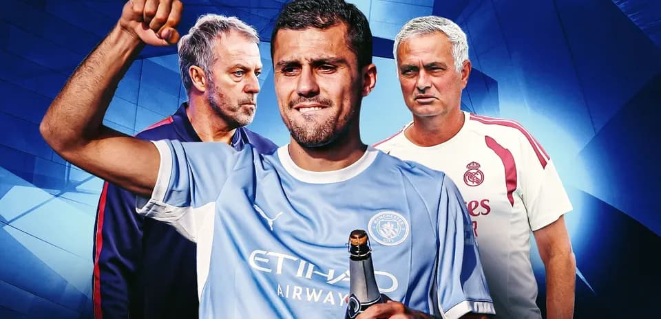 Jugador levantando una botella con entrenadores al fondo