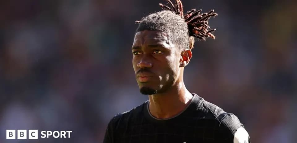 Jugador de Tottenham en el campo durante un partido