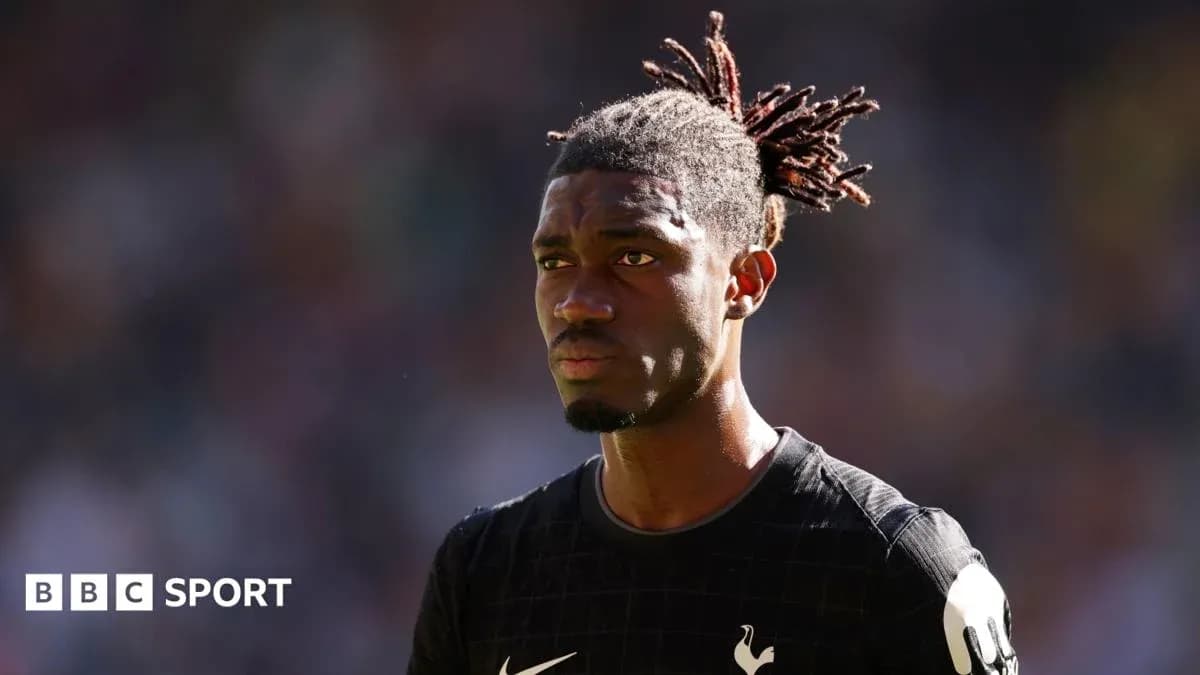 Jugador de Tottenham en el campo durante un partido