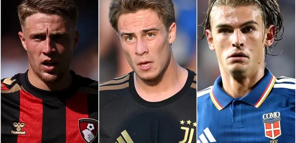 Tres futbolistas posando en diferentes camisetas de clubes