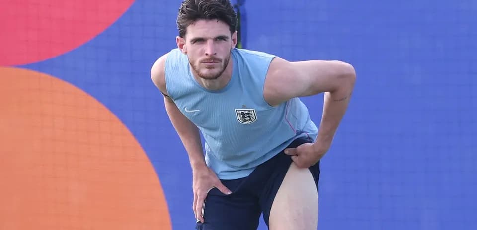Jugador estirándose durante la sesión de entrenamiento