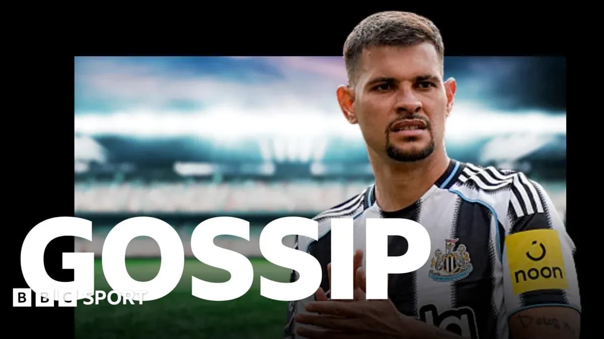 Jugador de Newcastle con banda de capitán en estadio