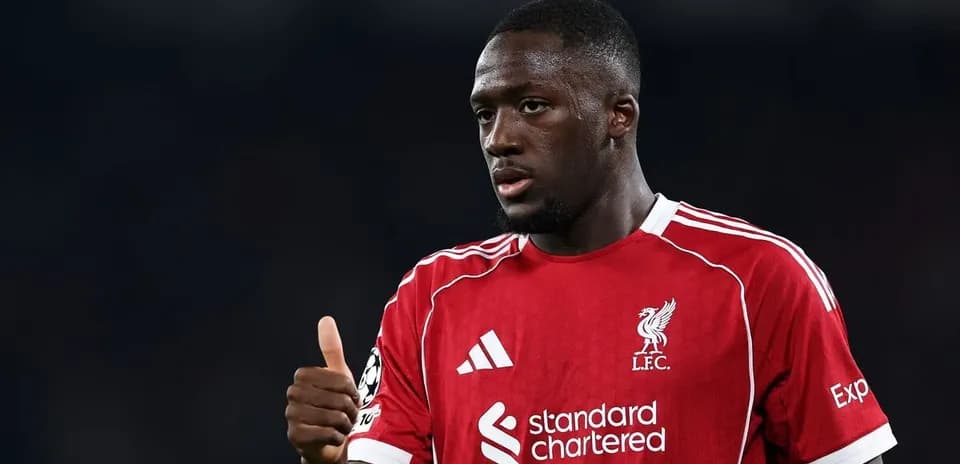 Jugador de Liverpool haciendo gesto de aprobación