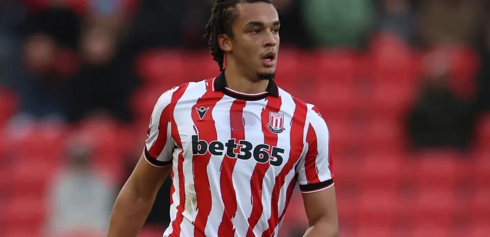Jugador de Stoke City en acción en el campo
