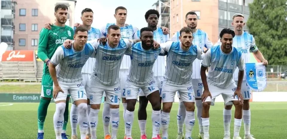 Equipo de Universitatea Craiova en formación