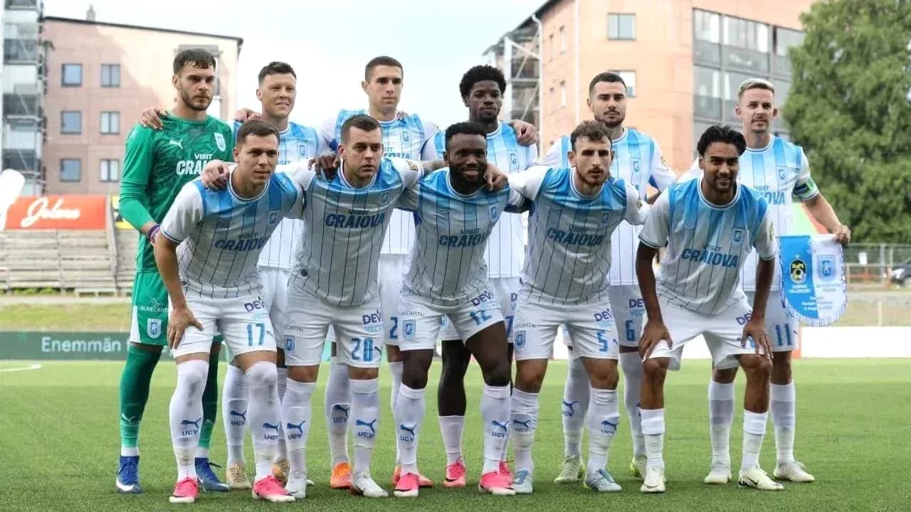 Equipo de Universitatea Craiova en formación