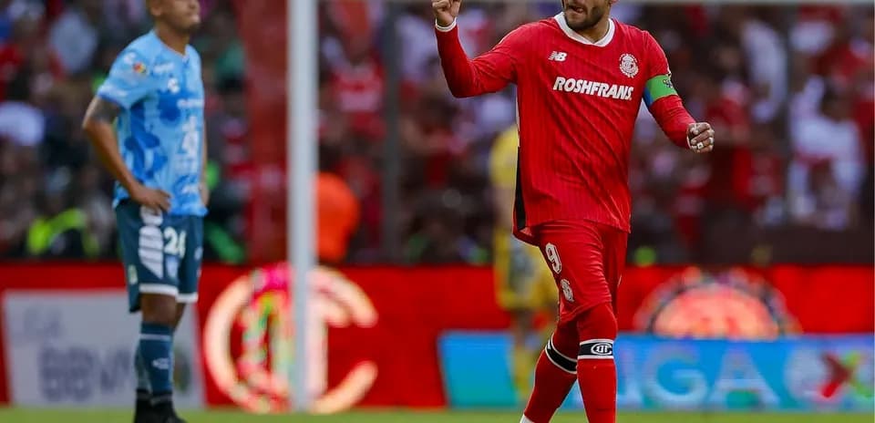 Jugador celebrando en partido de fútbol