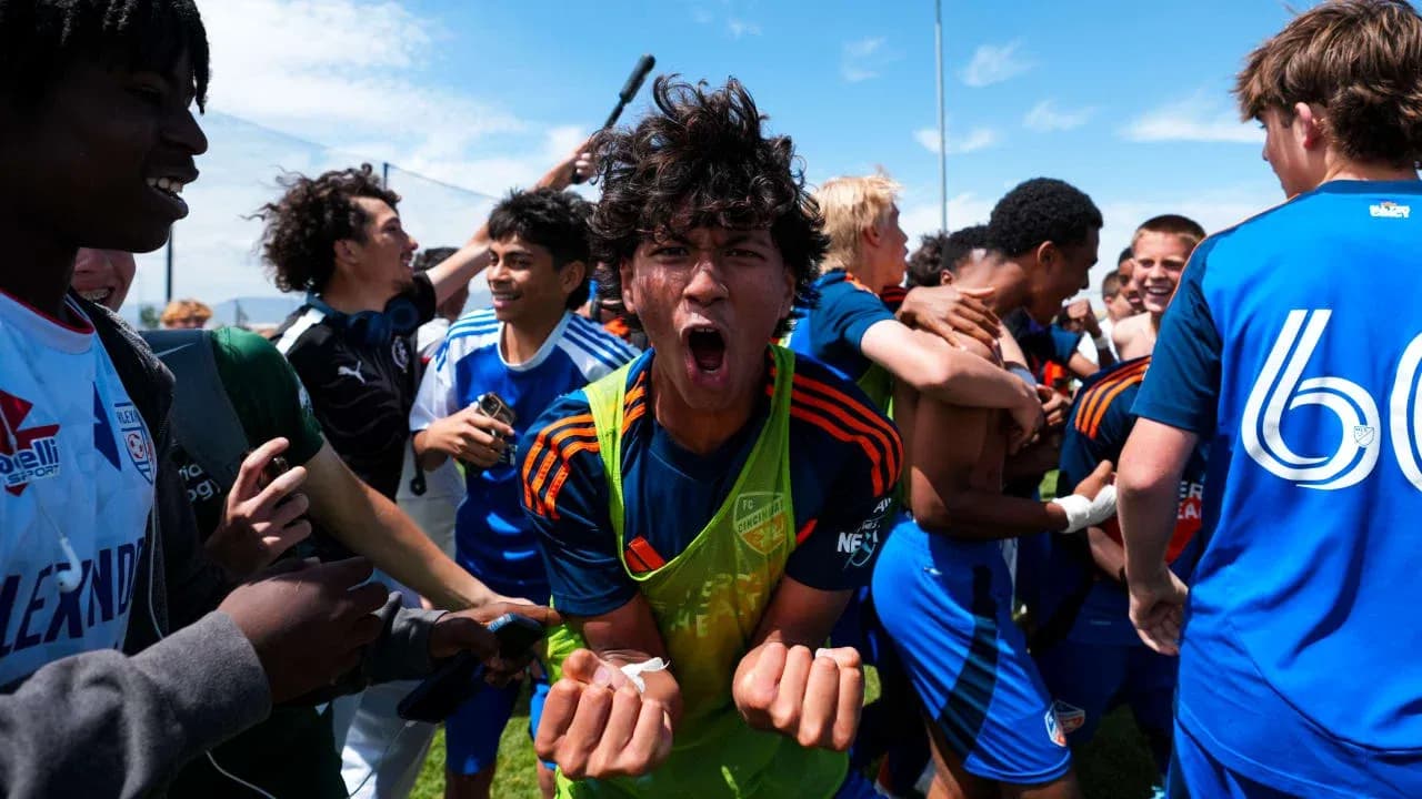 Jugadores de FC Cincinnati II celebrando una victoria