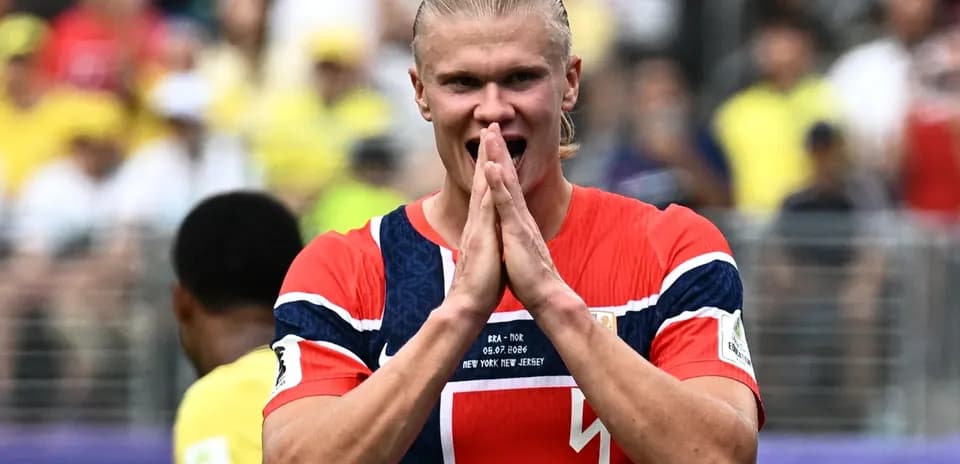 Jugador noruego celebrando durante partido de fútbol