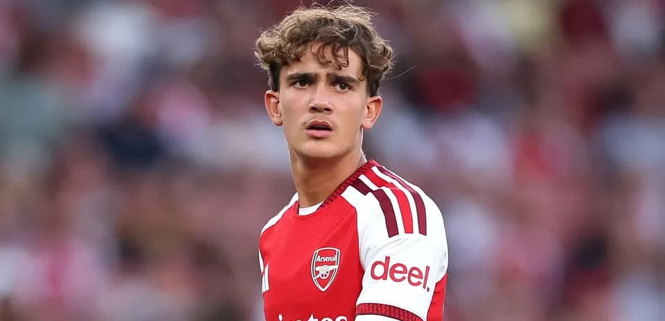 Jugador de Arsenal en el campo durante un partido