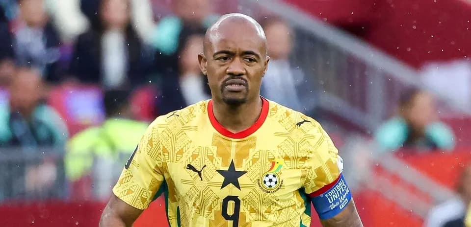 Jugador de Ghana en camiseta amarilla durante el partido