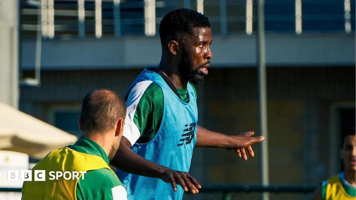 Jugador entrenando con compañeros en la sesión