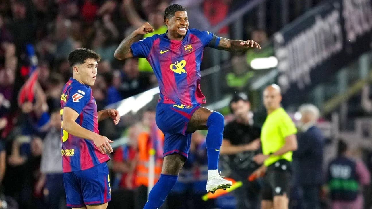 Jugadores del FC Barcelona celebrando un gol en el partido
