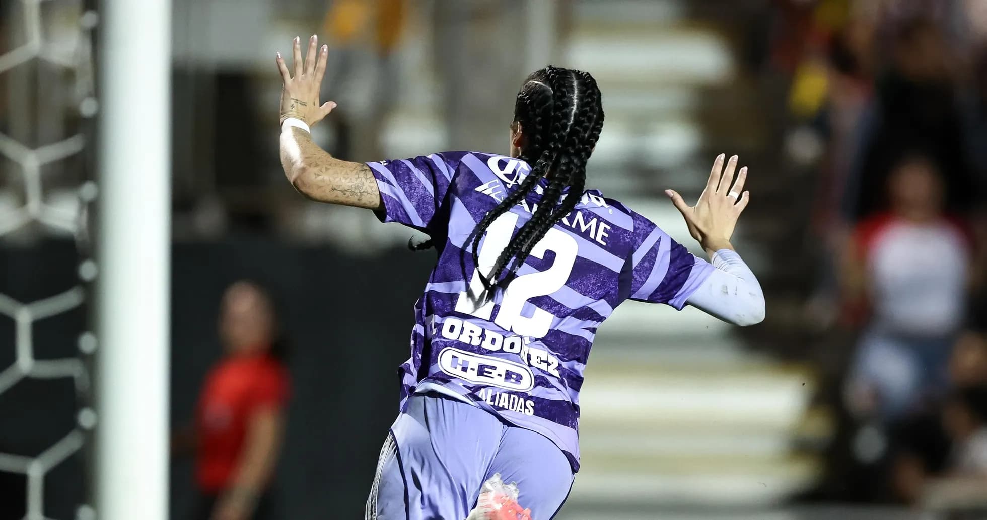 Jugadora celebrando un gol en Liga MX Femenil