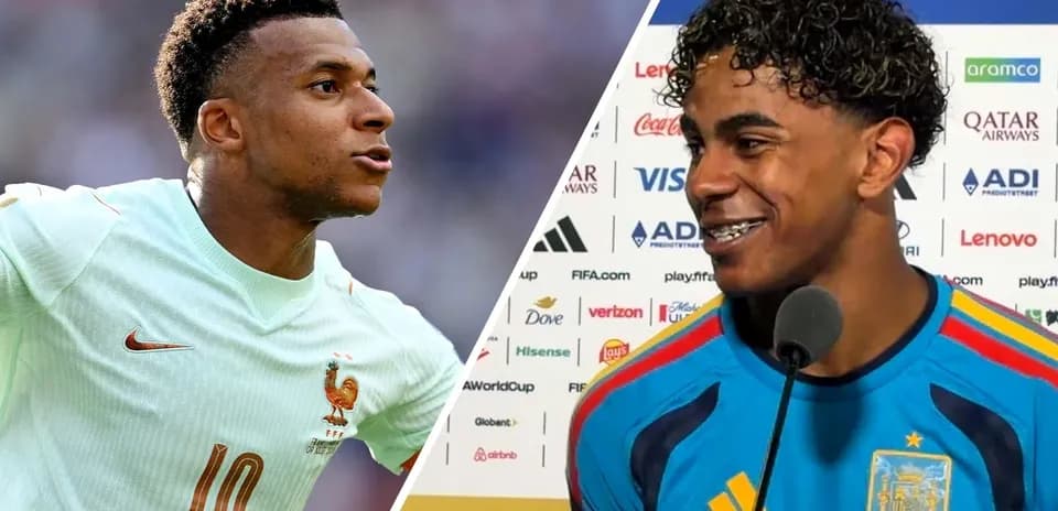 Mbappé y jugador español en conferencia