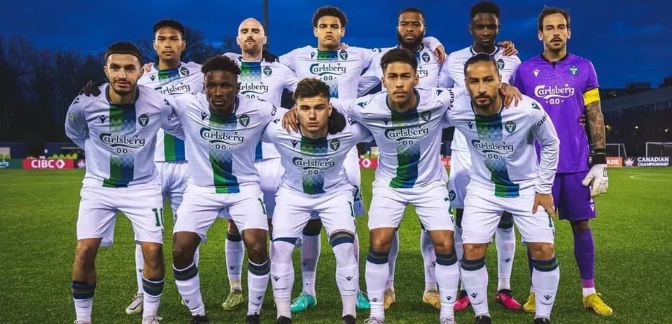 Equipo de Vancouver FC posando para la foto
