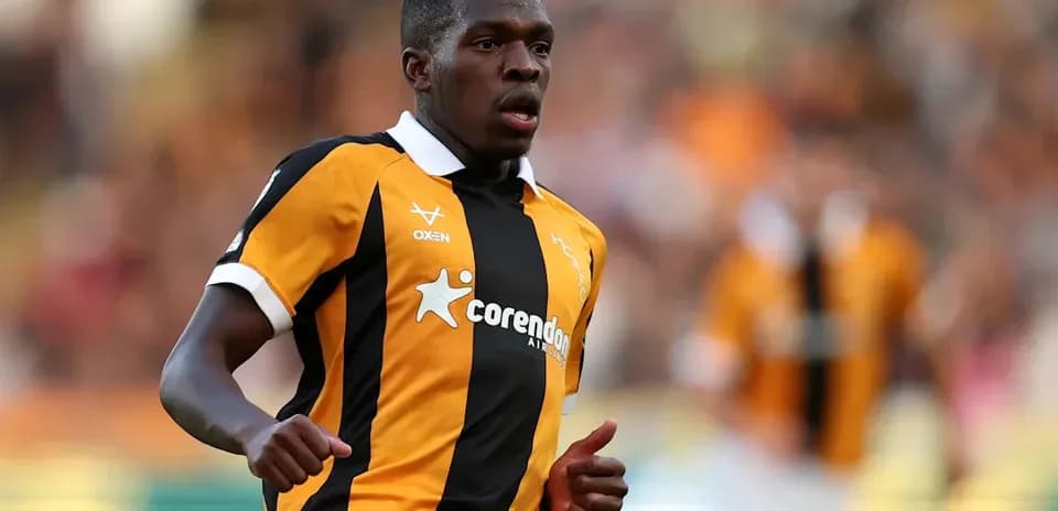 Jugador corriendo durante un partido de fútbol