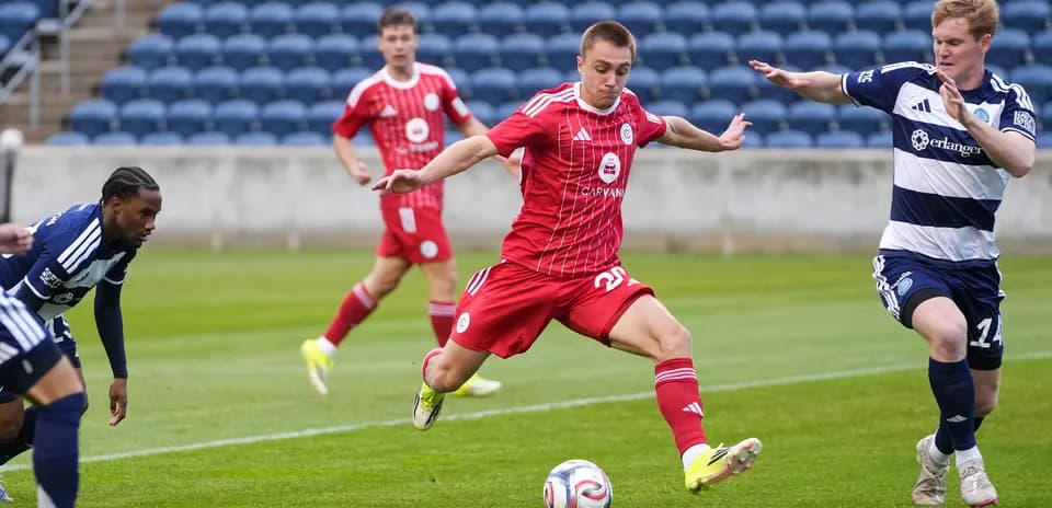 Jugador de Chattanooga en acción contra Chicago Fire II