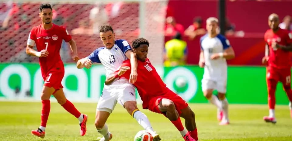 Acción de juego entre Canadá y Bosnia